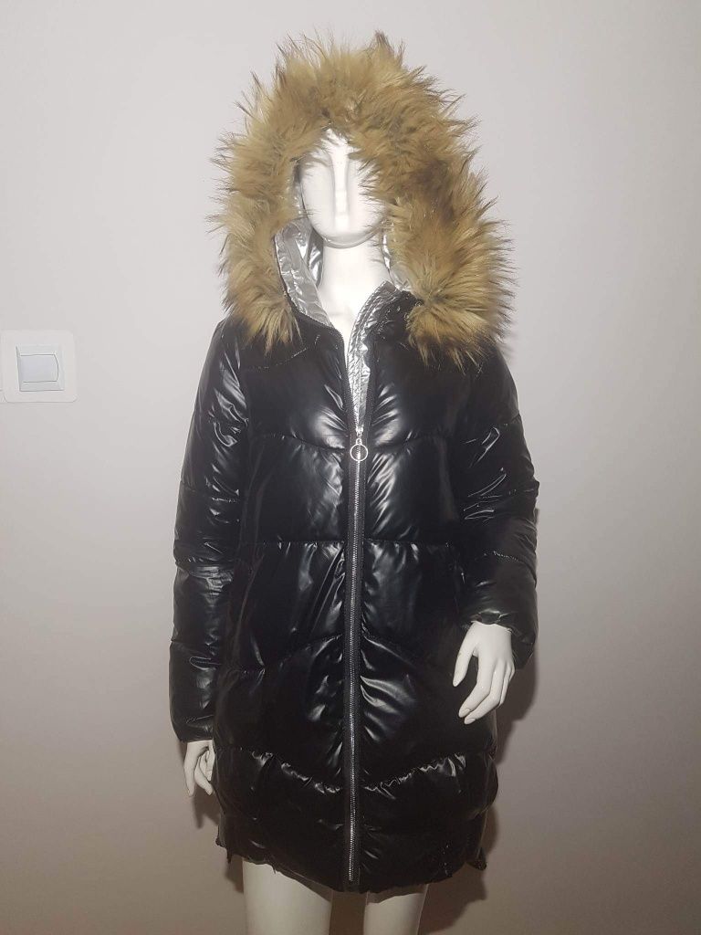 Asymetryczna zimowa kurtka pikowana płaszczyk kaptur futerko