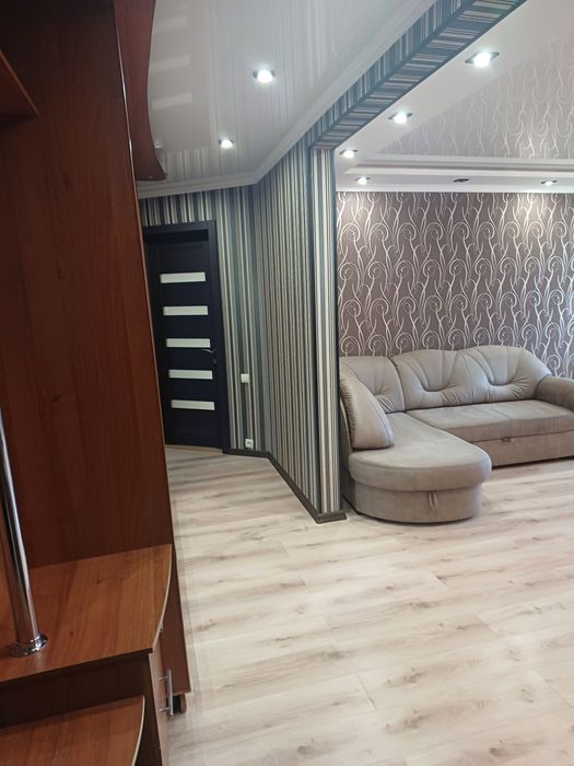 Подобово двокімнатна квартира від власника