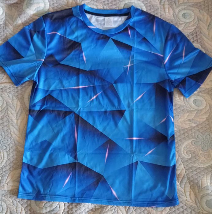 Футболка синяя красивая