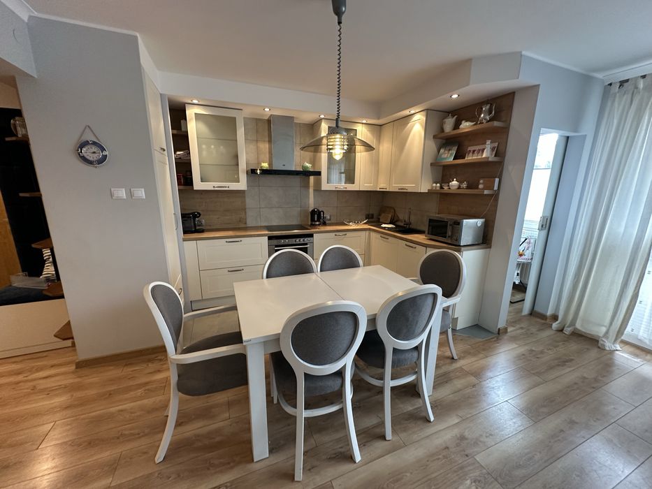 Apartament Mieszkanie, 3 pokoje, przestronne,zadbane, do centrum 200 m