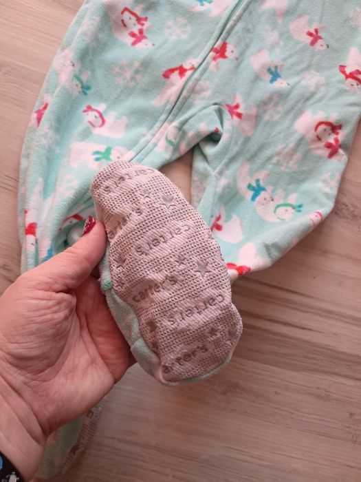 Dziewczęcy pajacyk w zimowy motyw na półtora roku