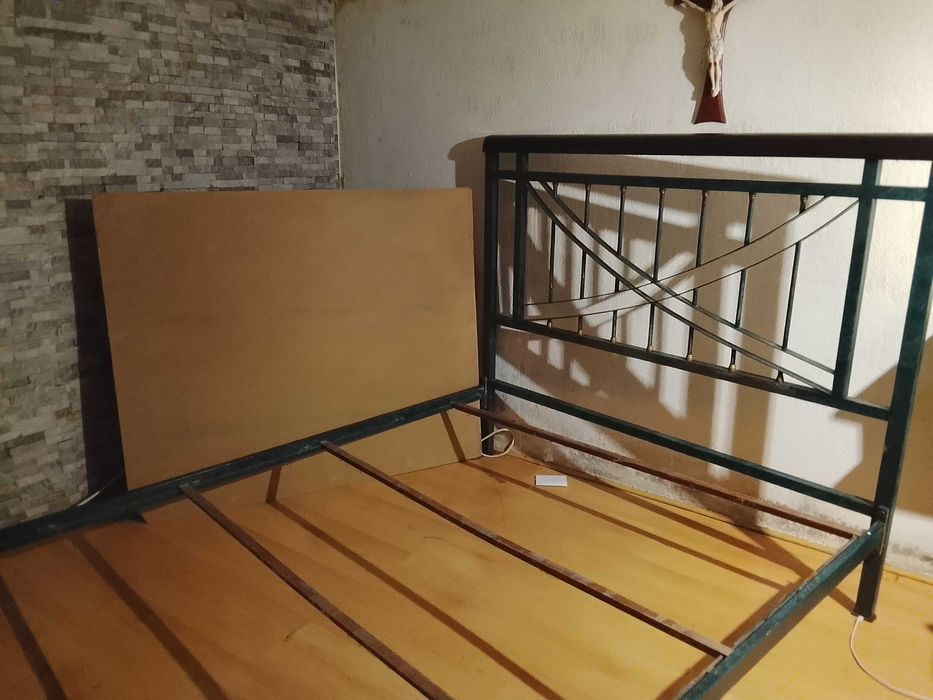 Cama de casal em ferro