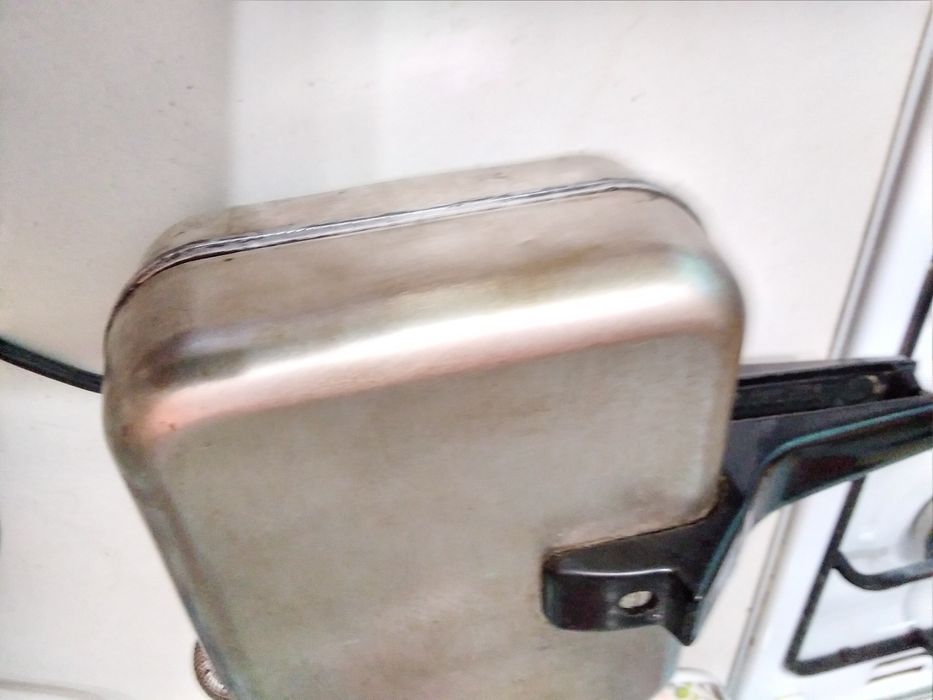 Электровафельница Ласунка.