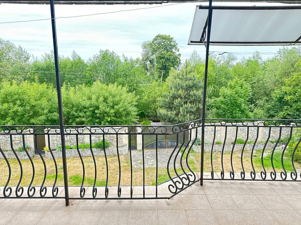 Оренда сімейного будинку біля міста — 300 м²