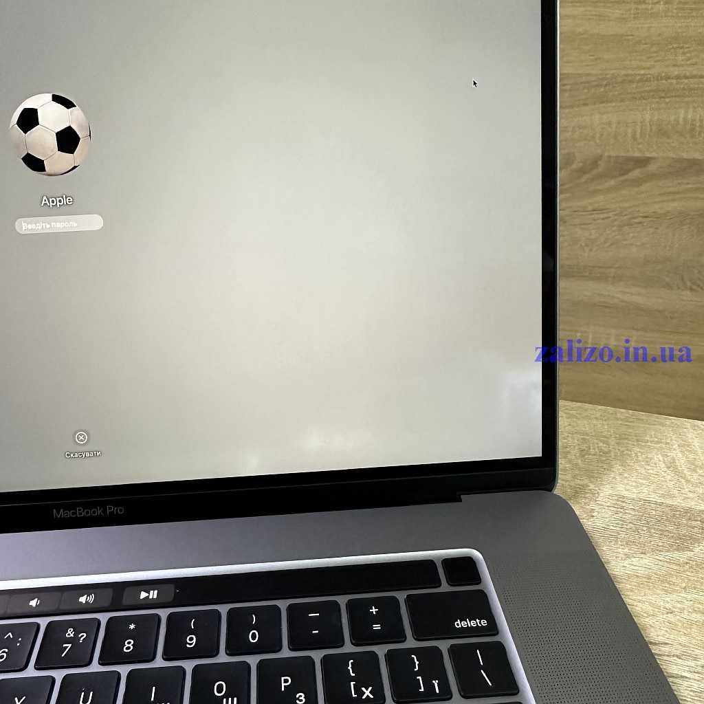 Ноутбук Apple MacBook Pro 16 A2141 2019 i7/16/512GB/Pro 5300M !УЦІНКА!