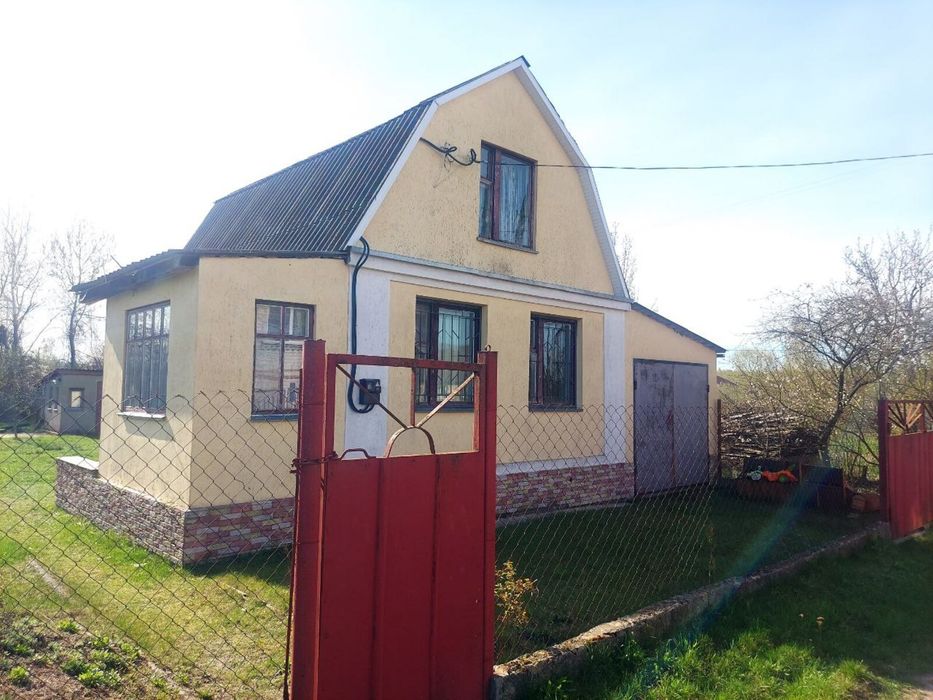 Гарний дачний будинок у Вільску
