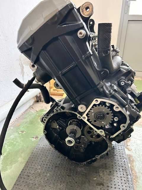 Kawasaki Z900 silnik - uszkodzona obudowa
