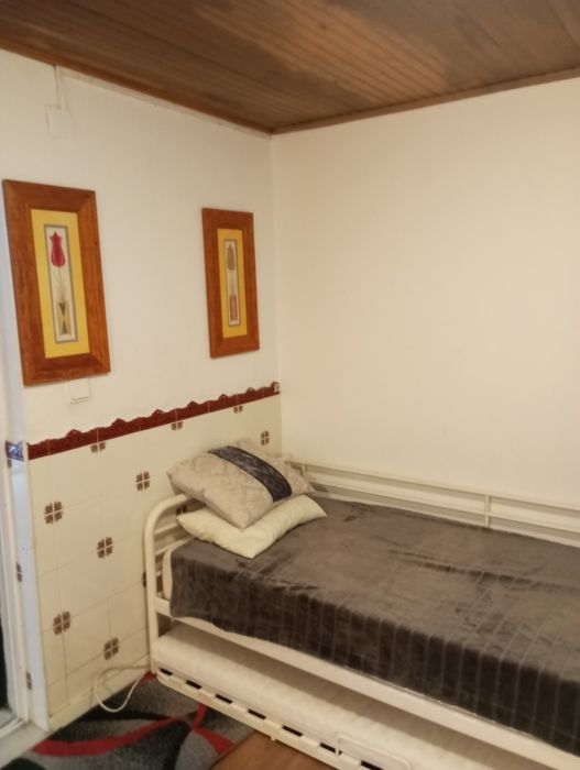 Alugo quarto independente/ T0 Olivais Norte