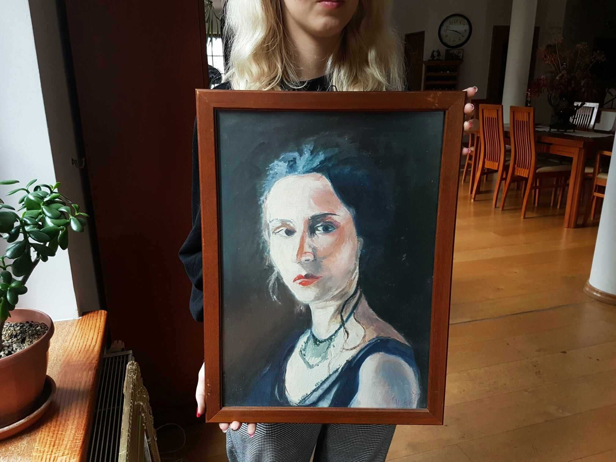 Obraz reprodukcja "Portret Kobiety - Kora" w ramie za szybą 35x47cm