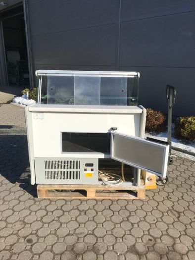 Lada witryna chłodnicza BOCHNIA 1,2 m x 0,9 m. I inne urządzenia.