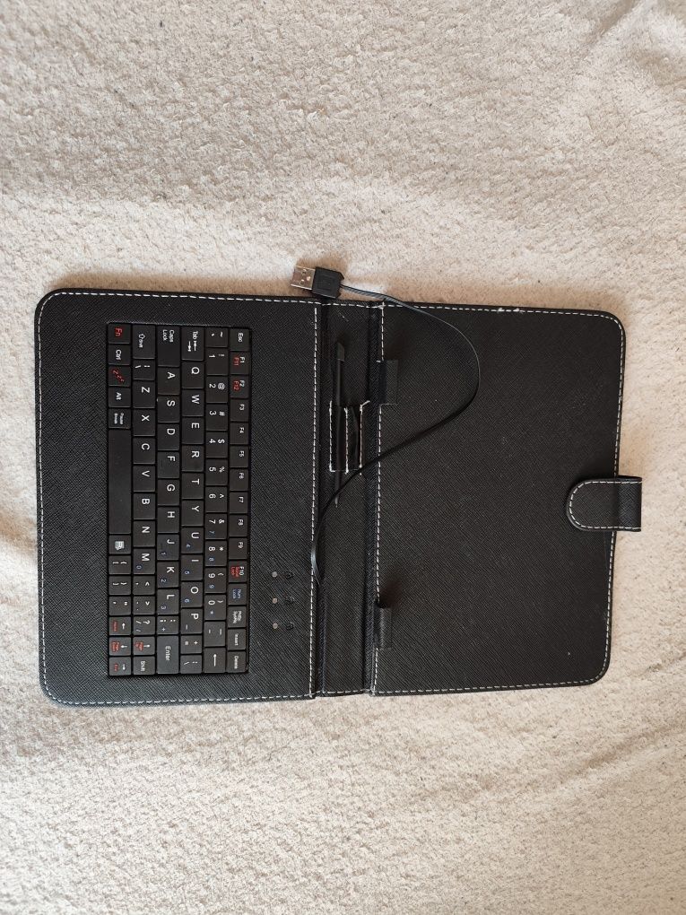 Etui do tabletu z klawiaturą