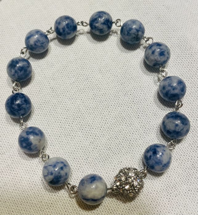 Pulseira com pedras naturais. Nova.