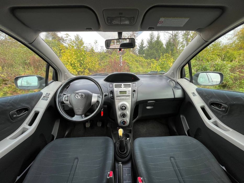 Toyota Yaris 1.0b // Super Stan // Zadnany // Oszczedny // Gwarancja