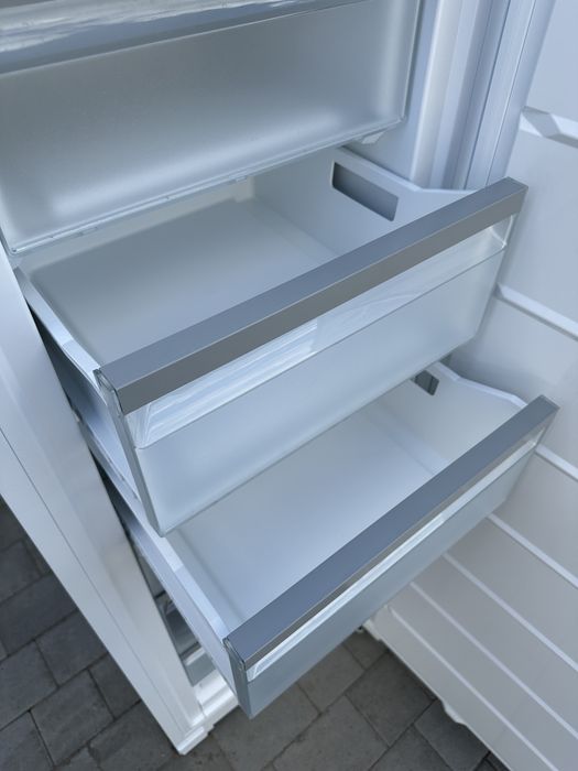 165 cm!Морозильна камера Miele FN4342 D