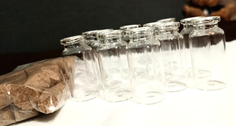 Buteleczki szklane,  na kamienie