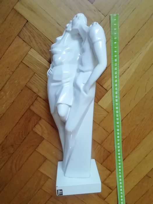 Figurka porcelanowa firmowa w stylu art deco wys. ok. 50 cm.