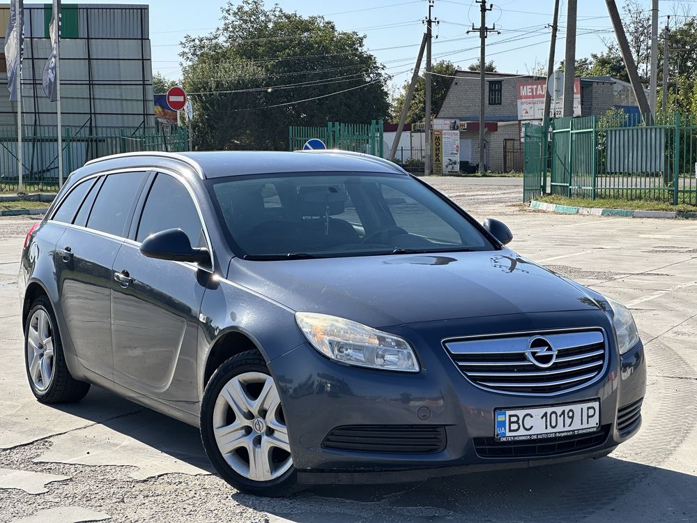 Opel Insignia 2010 год. 2.0 турбо дизель 6 ступка