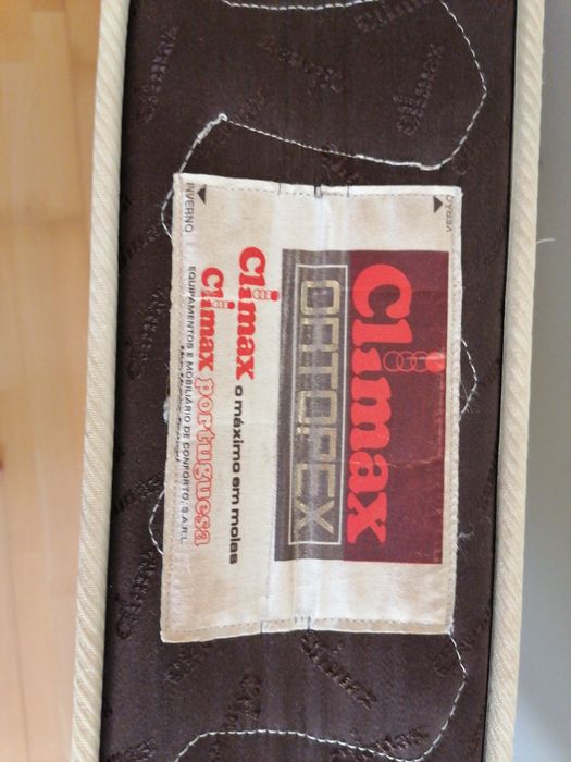 Cama de madeira pinho + estrado + colchão