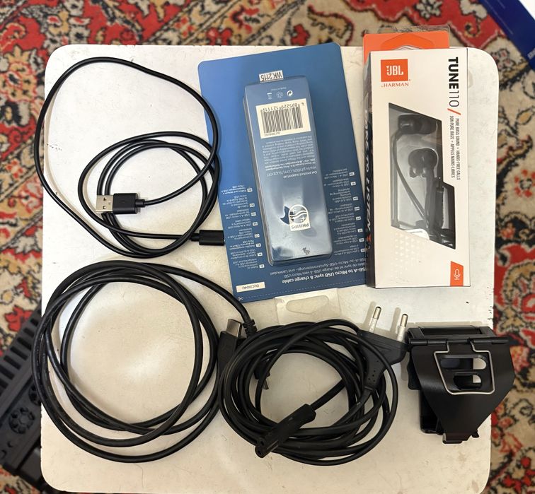 PlayStation 4 Slim 1TB + 2 геймпада + комплект аксессуаров