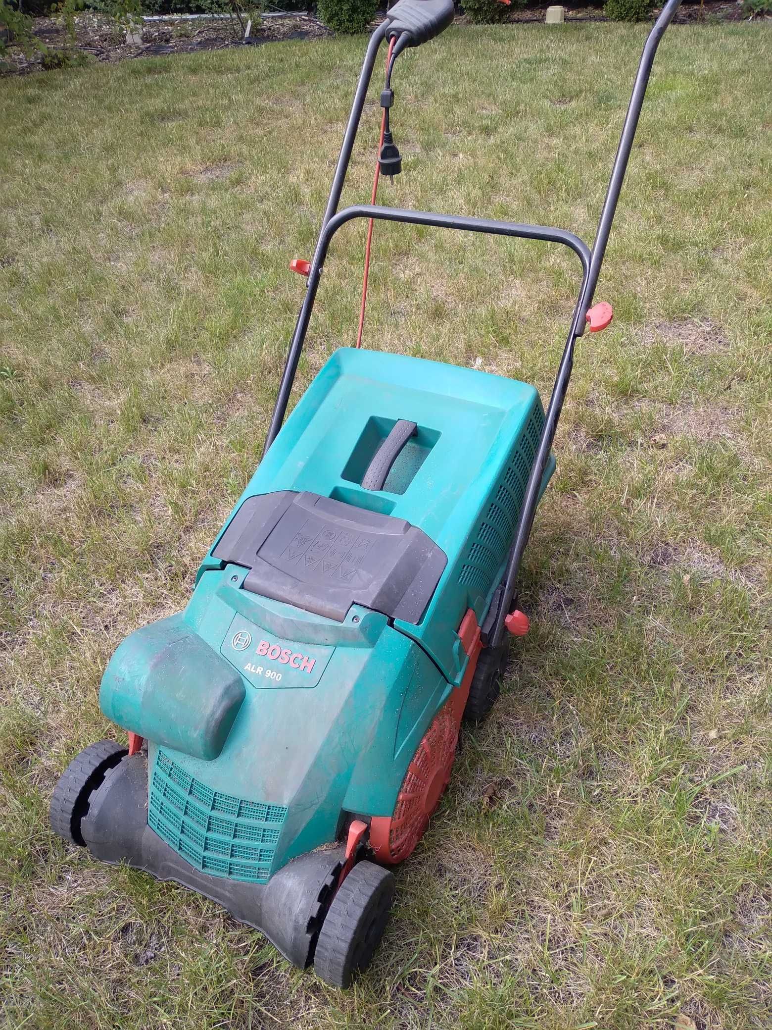 Areator wertykulator BOSCH ALR 900 do trawy 32cm 900W