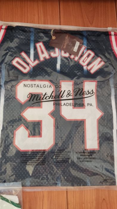 Camisolas NBA e futebol