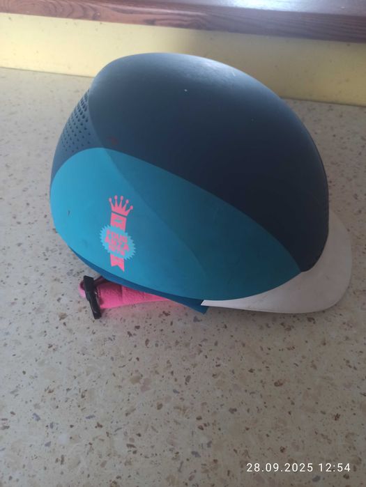 Toczek, kask jeździecki. Dziecięcy