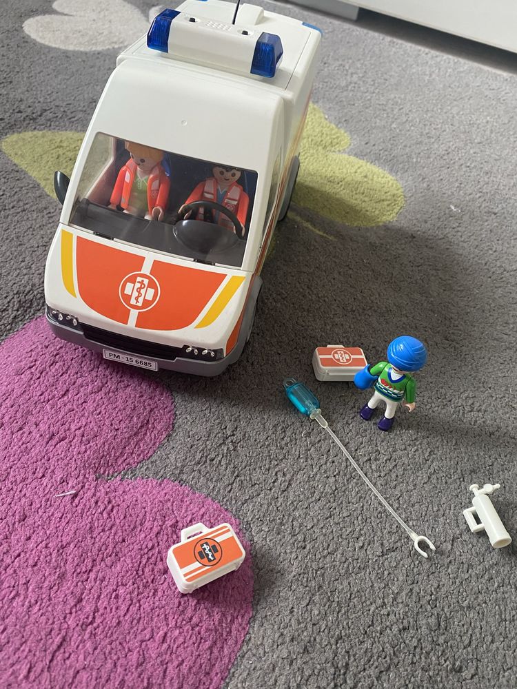 Playmobil karetka