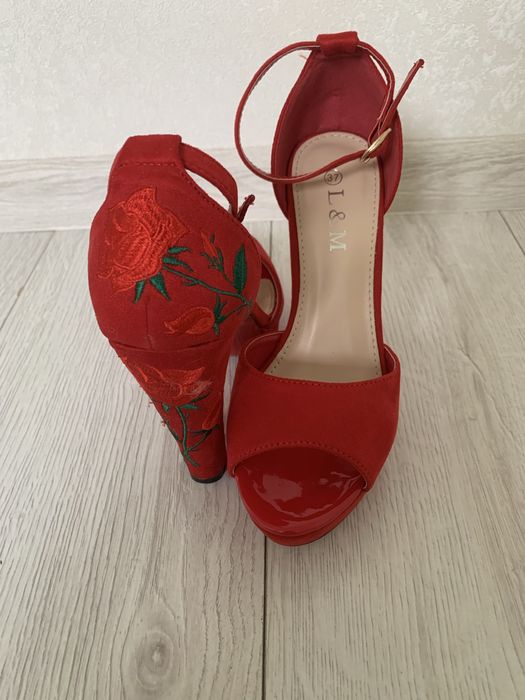 Босоніжки 37 розмір