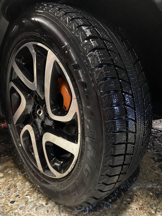 Зимові шини Triangle (нові) 215/60 r17