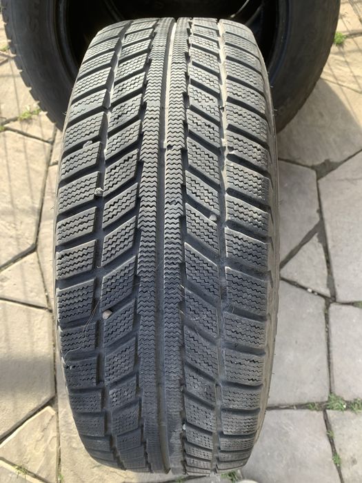 Комплект зимовоі резини 205/60 R16