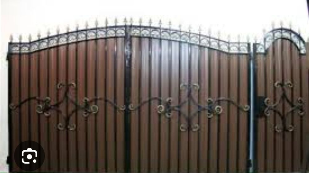 Ворота захід розпашні.