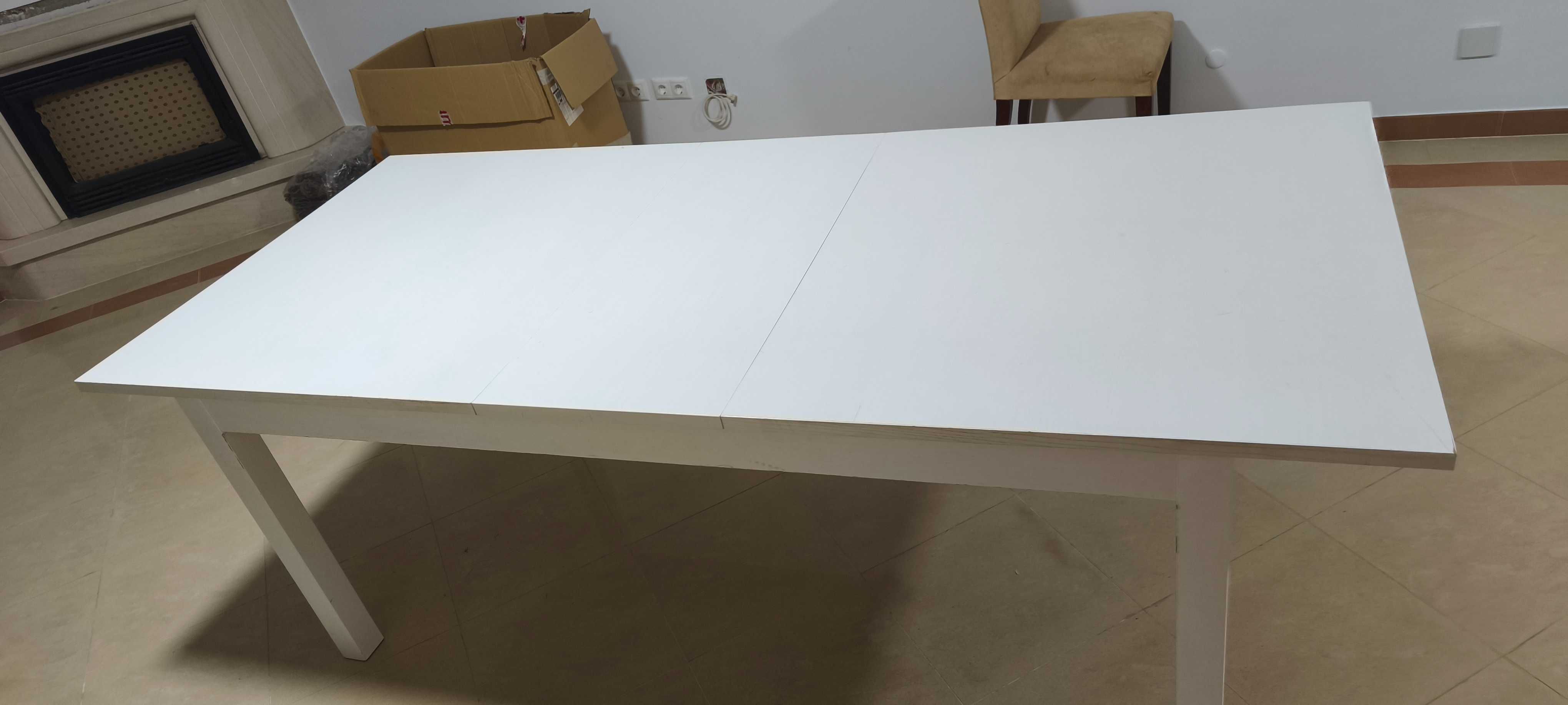 Mesa retangular de ótima qualidade