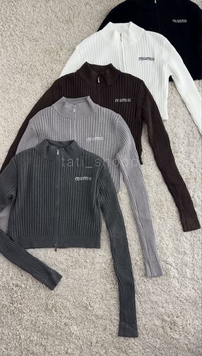 Кофтинка вʼязана на блискавці