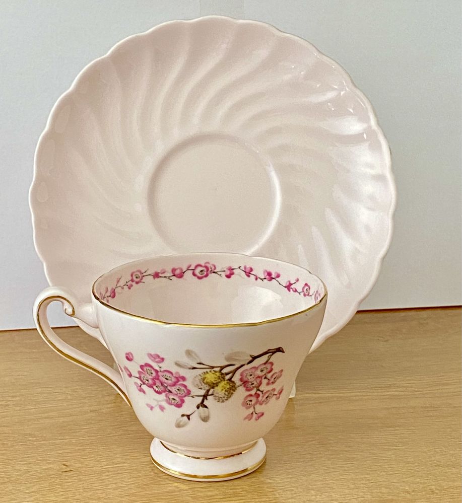 Filiżanka ze spodkiem Tuscan różowa porcelana