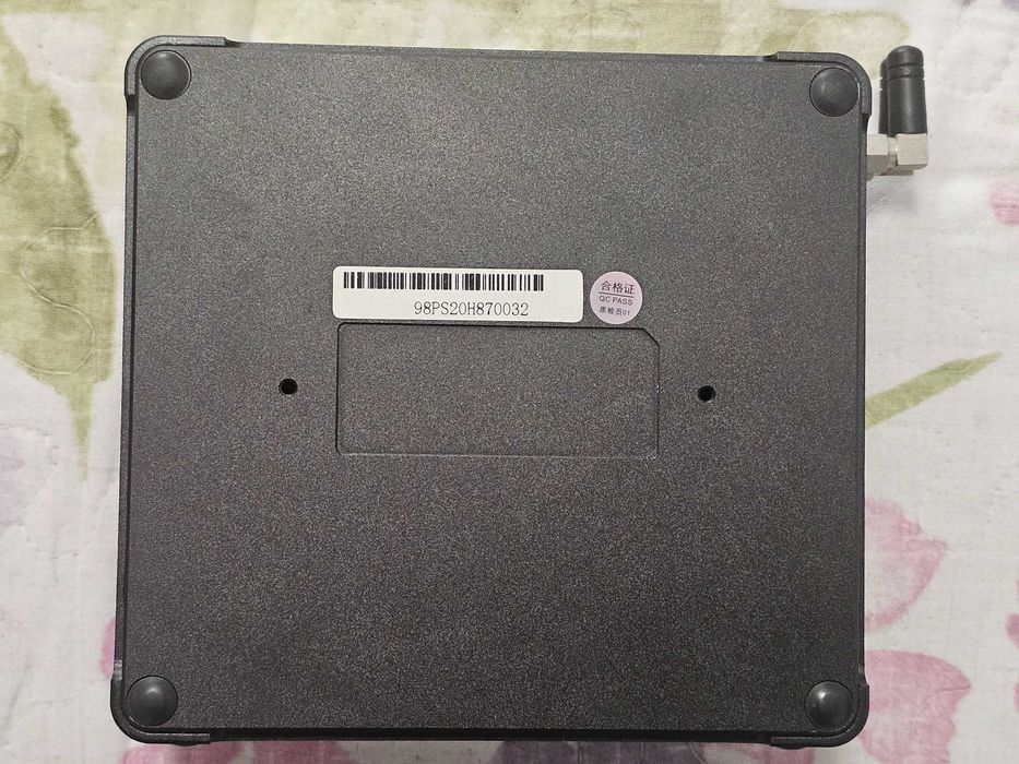 Mini PC Hystou i7 8750H RAM 32GB SSD 500GB Wi-Fi Bluetooth HDMI DP