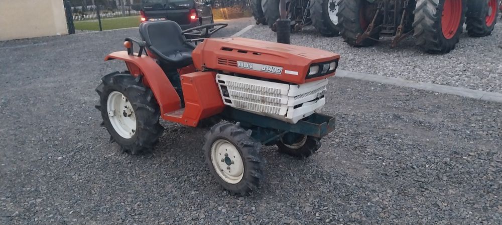 Ciągnik ogrodniczy Kubota B1400 4x4 podnośnik wałek WOM FV