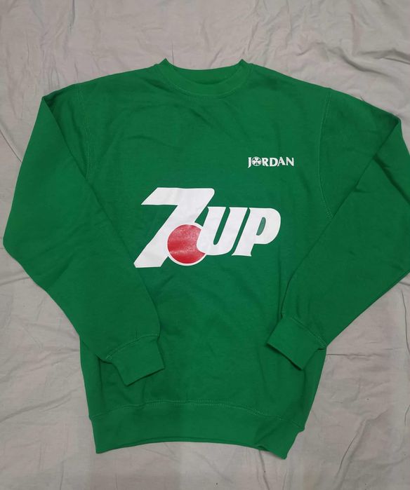 Camisolas com estampagens diversas