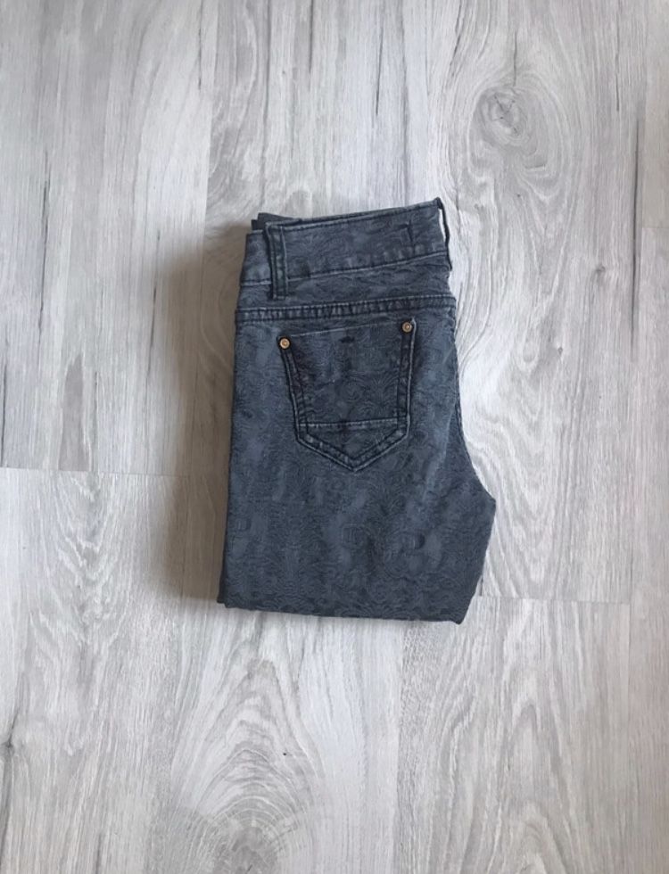 Czarne jeans rurki faktura r. 32/34