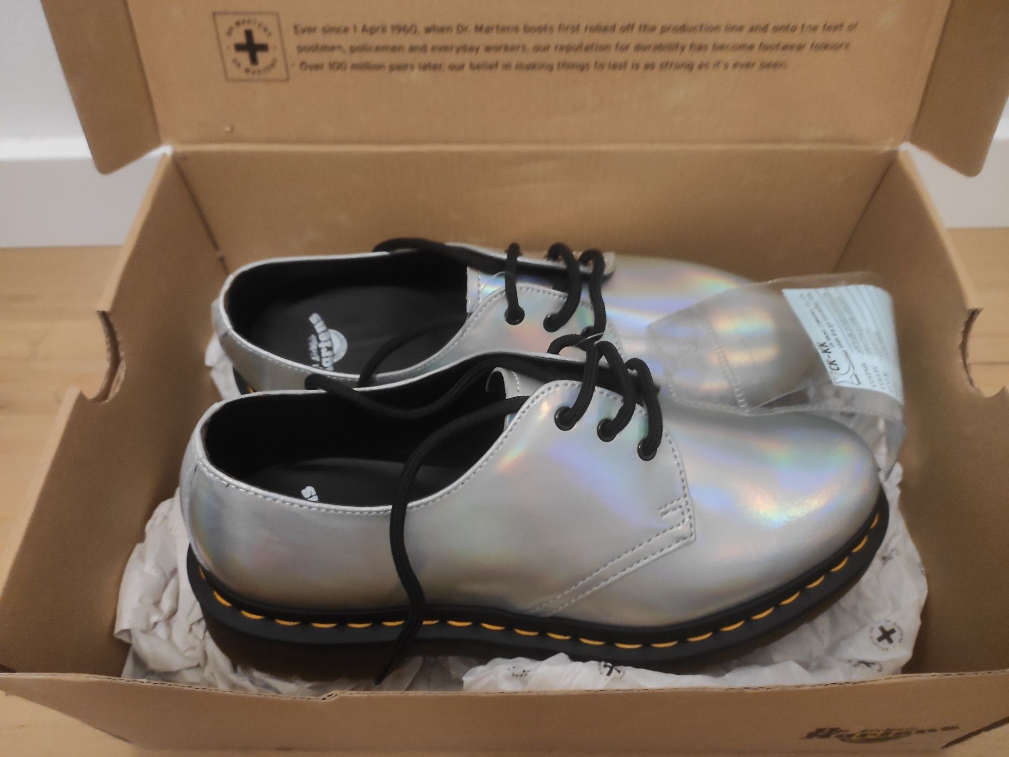 Dr. Martens 3 Eye Silver NOVAS