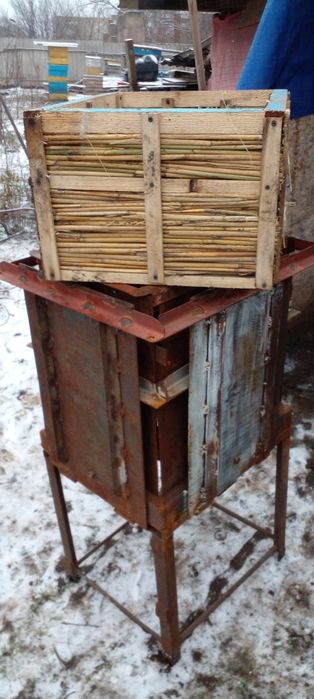 Пчелы,вулики, Станок для изготовления корпусных ульев из камыша