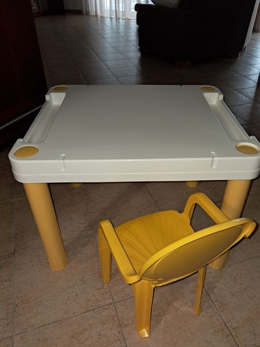 Mesa para Criança com cadeirinha