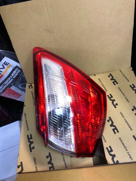 Nissan Qashqai j10  правий фонар 2010-2014 Б\У