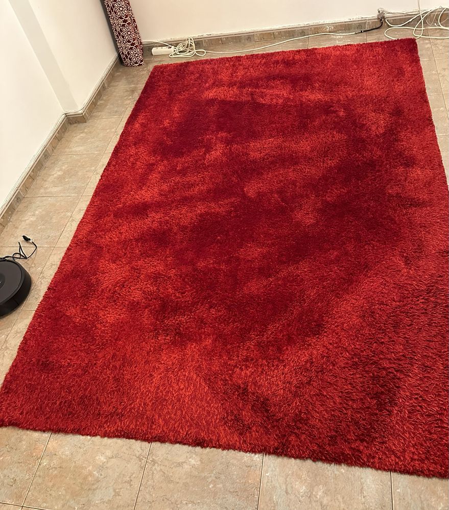 2 tapetes vermelhos grandes