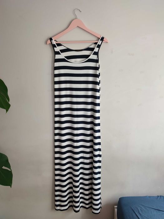 Maxi sukienka w paski na ramiączkach
