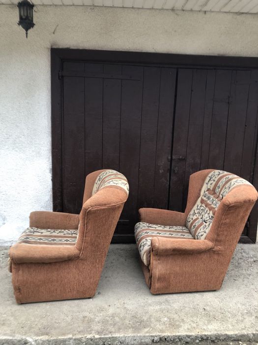 Крісла у вітальню