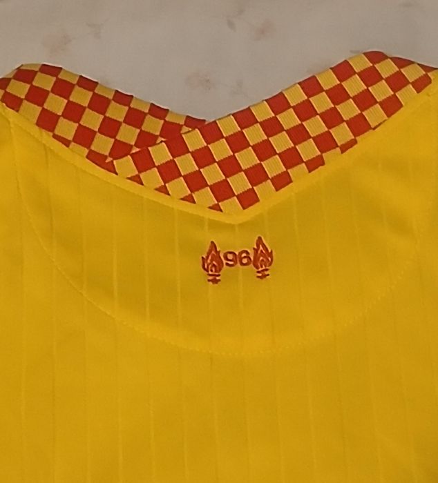 T-shirt de futebol do Liverpool