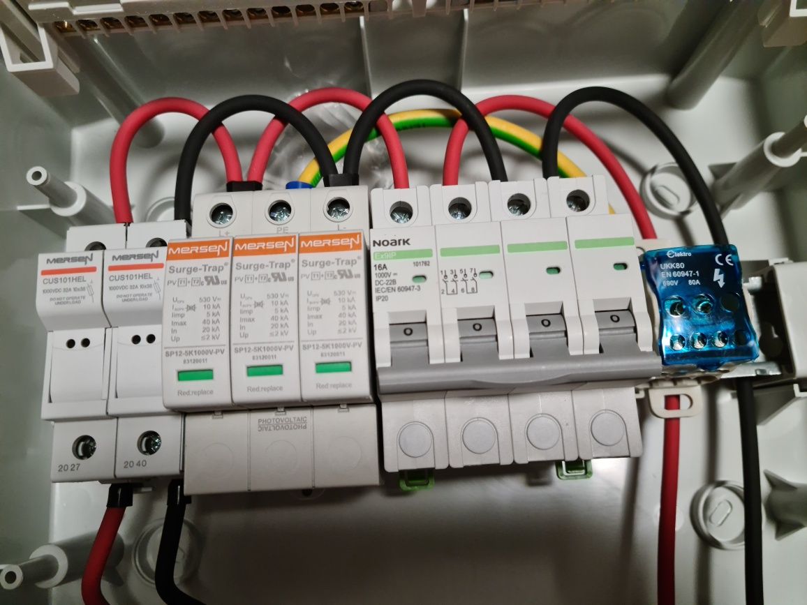 Skrzynka PV DC T1+T2 1 stringowa + topik + rozłącznik