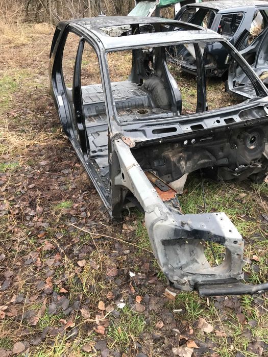 Кузов рама шасі четверть Mercedes ML 163 мерседес мл запчастини