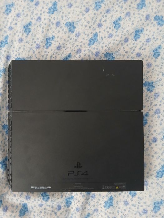 PlayStation 4 (PS4 Fat) – Liga, mas não dá imagem 
Descrição:
Vendo
