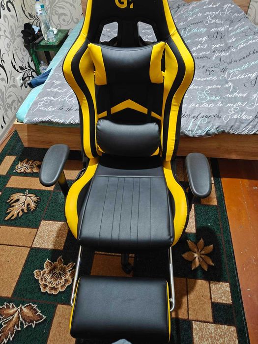 Геймерське крісло GT Racer X-2534-F — екошкіра. У відмінному стані!